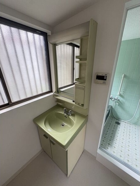 立花町1丁目連棟住居の洗面所