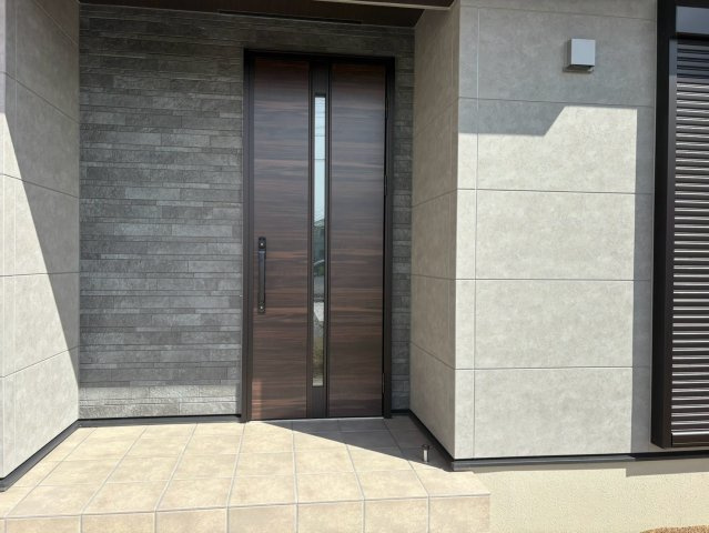 ダイマルタウン　岐阜市茜部寺屋敷第6　全2区画分譲の玄関|玄関ドアの鍵はディンプルキーと内側はサムターンキーになっており防犯性の高い仕様になっています。