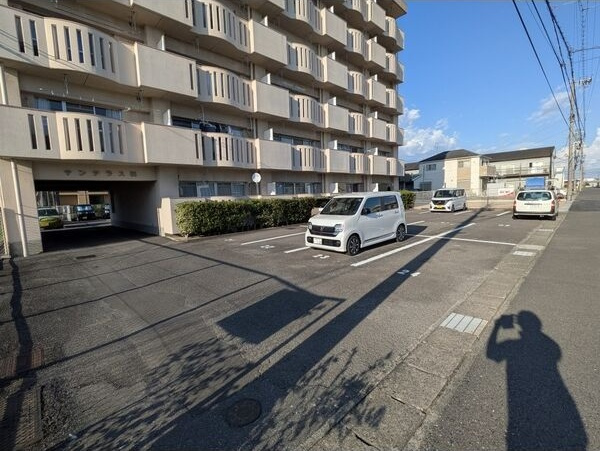 サンテラス88の駐車場