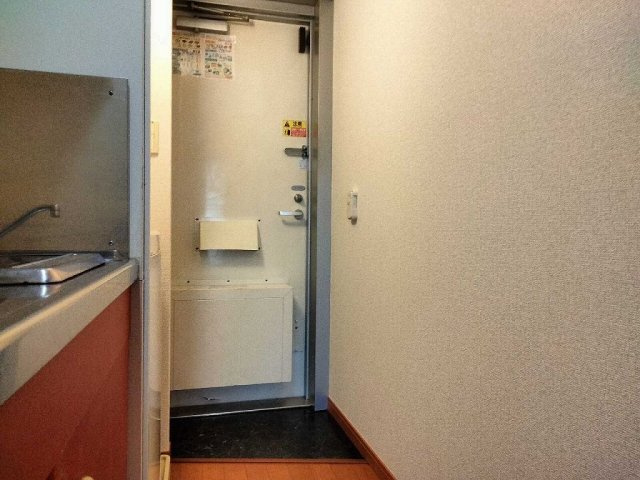 レオパレスサンファミレの玄関