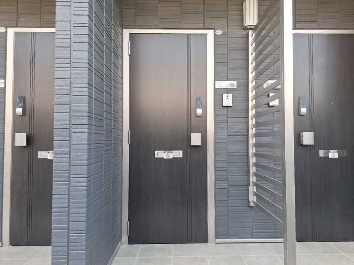 Ｄ－ＲＯＯＭ大館町の玄関