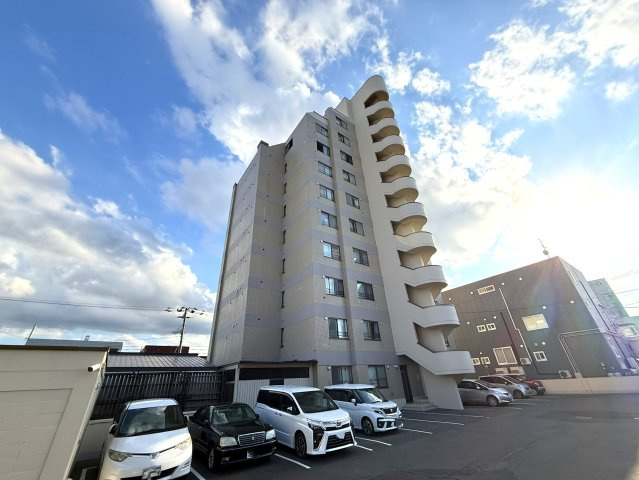 アルファグランデ北10条の外観