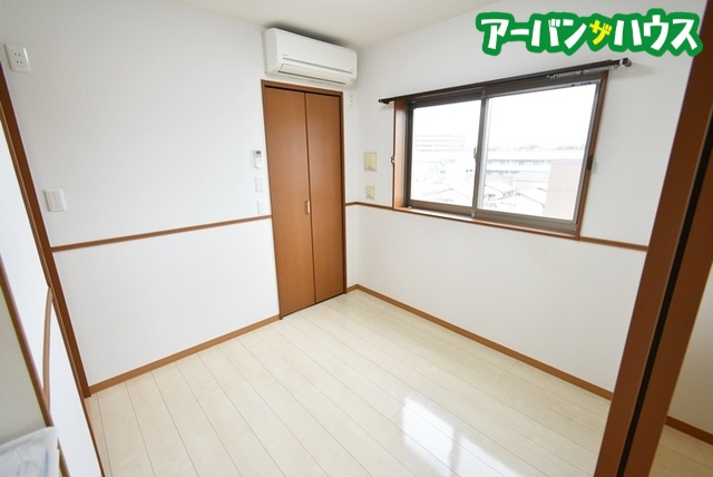エクセラントロジュマンの洋室