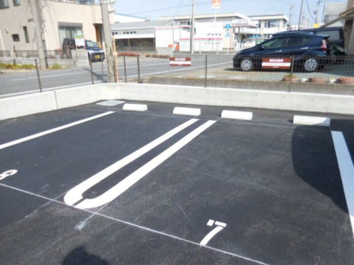 ロイヤル　フローラの駐車場