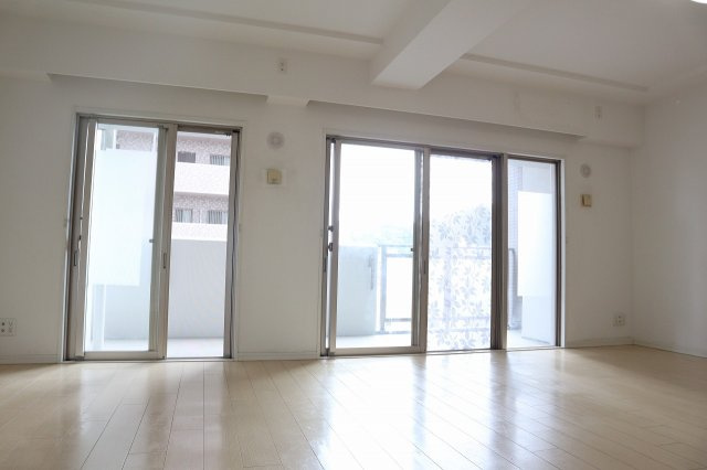 アルファステイツ新町の居間・リビング