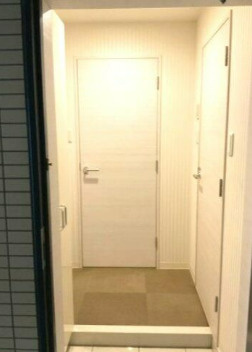 リビナ奥村ドゥーの玄関