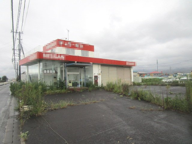 小田原市成田の倉庫の外観