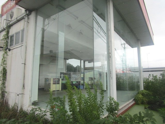 小田原市成田の倉庫の内装