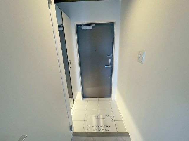 グランデージ新大阪の玄関