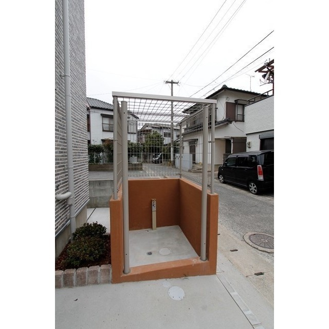 福岡市博多区諸岡４丁目のアパートのエントランス