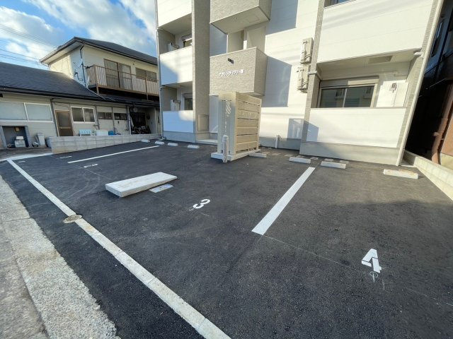Delica城野の駐車場