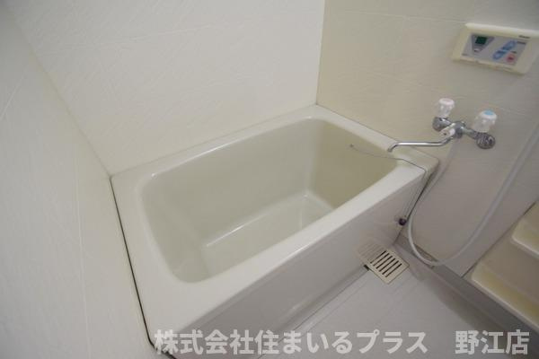 メゾンドエルGEの浴室