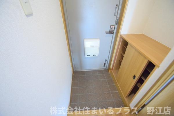メゾンドエルGEの玄関