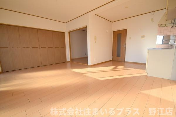 メゾンドエルGEの居間・リビング
