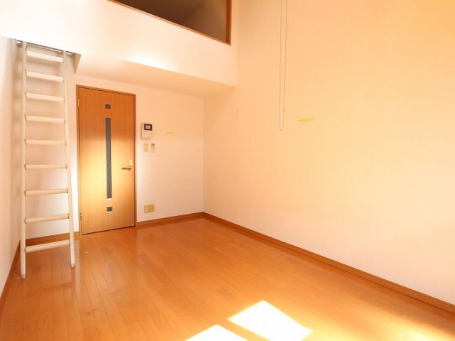 福岡市南区井尻５丁目のアパートの居間・リビング