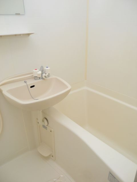 福岡市南区井尻５丁目のアパートの浴室