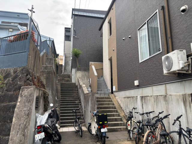 福岡市南区南大橋１丁目のアパートのエントランス