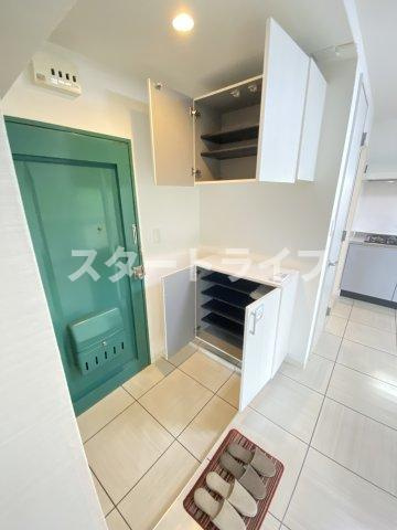 大阪市淀川区十三東１丁目の賃貸マンションの玄関