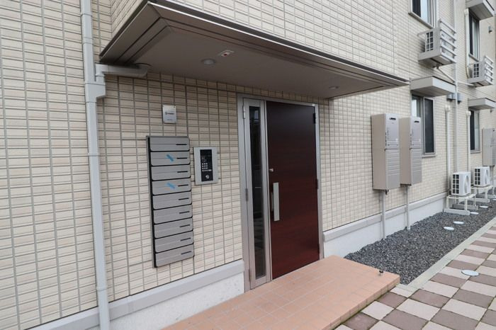 セジュールメグⅢのエントランス