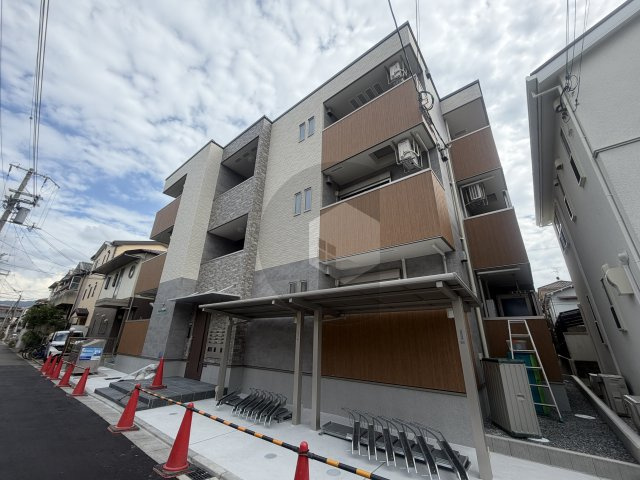 フジパレス鴻池新田駅東の外観