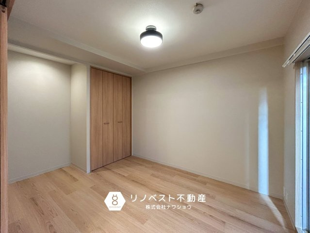アメリア1番館の洋室|リビングに隣接しており、繋げて一部屋として使用することも可能◎