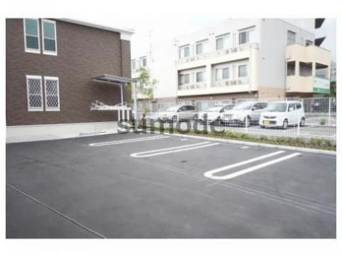 ラパンノアールの駐車場