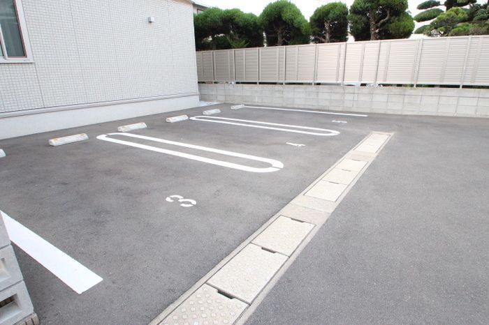 レジダンス井尻　A棟の駐車場