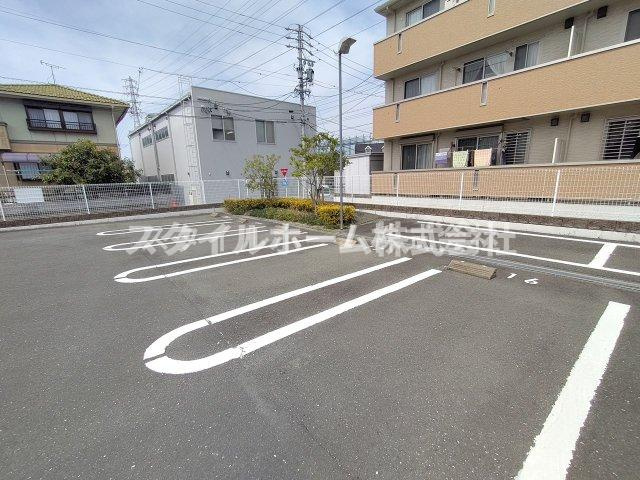 ラ・フルールＡ棟の駐車場