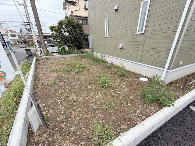 松伏町田島　新築戸建　全1棟の庭|ガーデニングも楽しめるお庭付きです