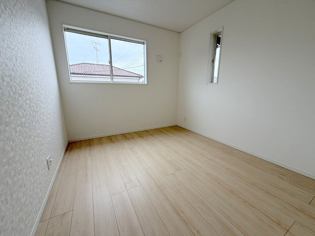 松伏町田島　新築戸建　全1棟の洋室|2面採光の明るい洋室