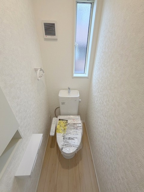 松伏町田島　新築戸建　全1棟のトイレ|2階のトイレです