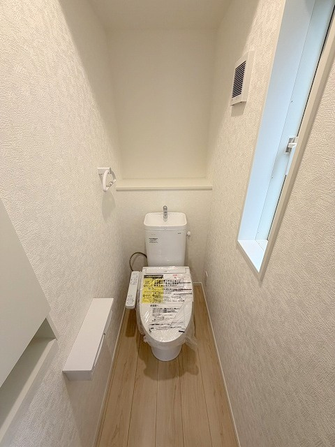 松伏町田島　新築戸建　全1棟のトイレ|1階のトイレです