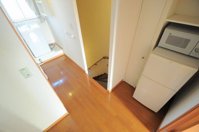 レオパレスグリーンウッドのその他|※同タイプ部屋の写真となります（階段）