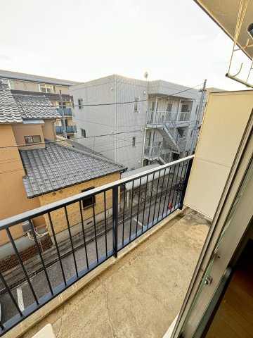 グラースのバルコニー|写真は別部屋のものになります。