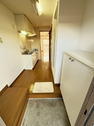 グラースの玄関|写真は別部屋のものになります。