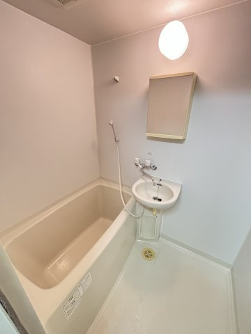 グラースの浴室|写真は別部屋のものになります。