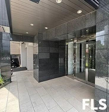 新宿区西早稲田２丁目の賃貸マンションのエントランス