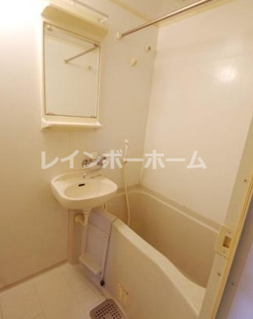 ホームメイド朝霞本町ビルの浴室