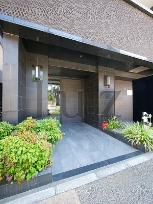 レア川崎西口壱番館のエントランス