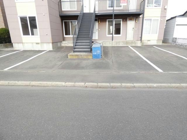 アーバンフレグランスの駐車場
