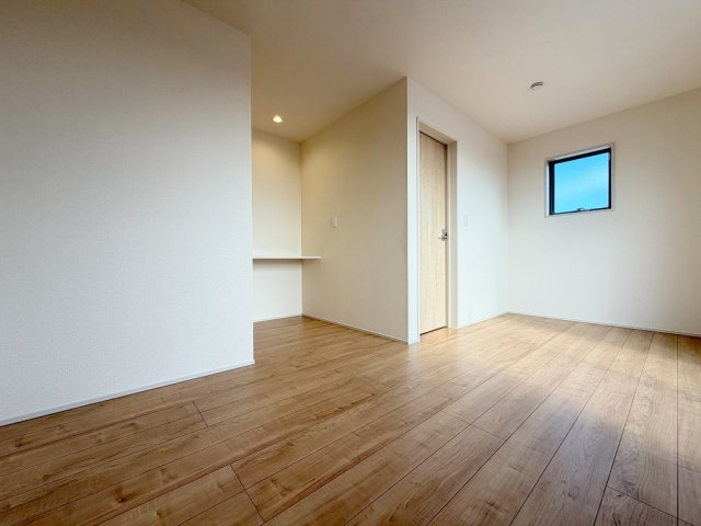 八潮市八潮6丁目　新築戸建　全2棟　2号棟の洋室|カウンター・WIC付きの主寝室8.7帖