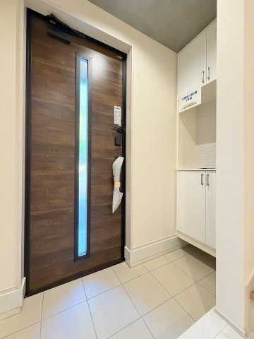 八潮市八潮6丁目　新築戸建　全2棟　2号棟の玄関|玄関の写真です