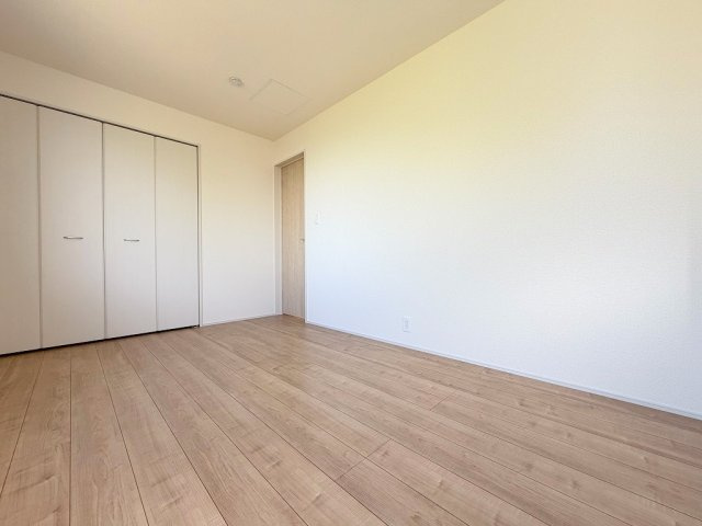 八潮市八潮6丁目　新築戸建　全2棟　2号棟の洋室|クローゼット付きの洋室6.7帖