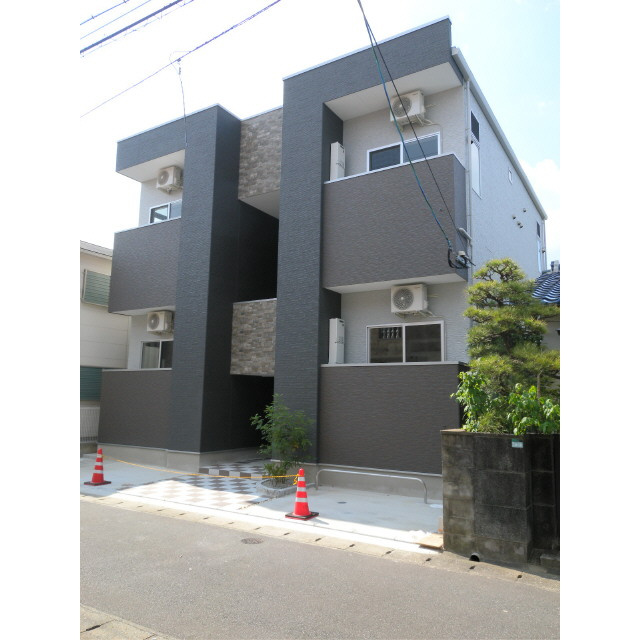 福岡市城南区梅林２丁目のアパートのエントランス
