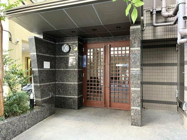 アビテ駒形リバーサイドのエントランス