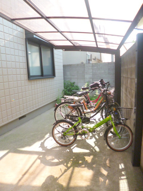 ガーデンフラットのその他共用部分|★屋根付き自転車置場★