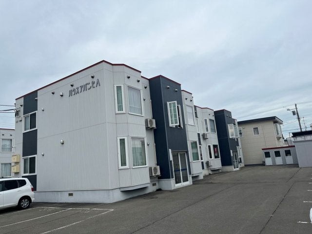 ハウスアバンセA棟（1LDK)の外観