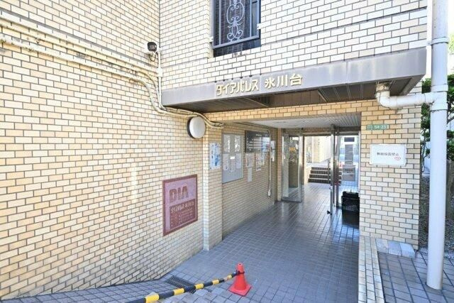ダイアパレス氷川台のエントランス