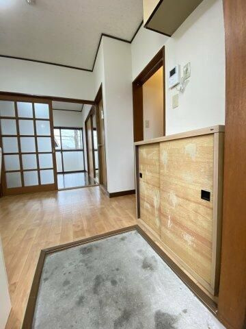 所沢市大字久米のアパートの玄関