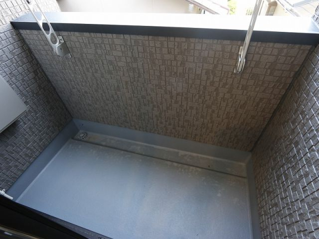 福岡市東区和白４丁目のアパートのバルコニー